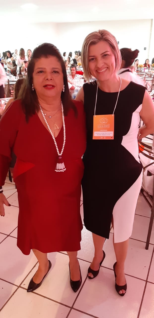 A deputada Graciela Ambrósio com a empresária Luiza Helena Trajano durante Fórum da Mulher Empreendedora ACIF (Foto: Reprodução)